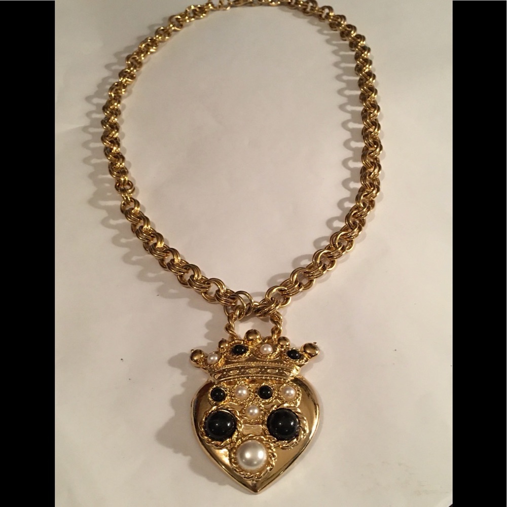 Necklace- Gold Crest, Black & Pearl Color Settings